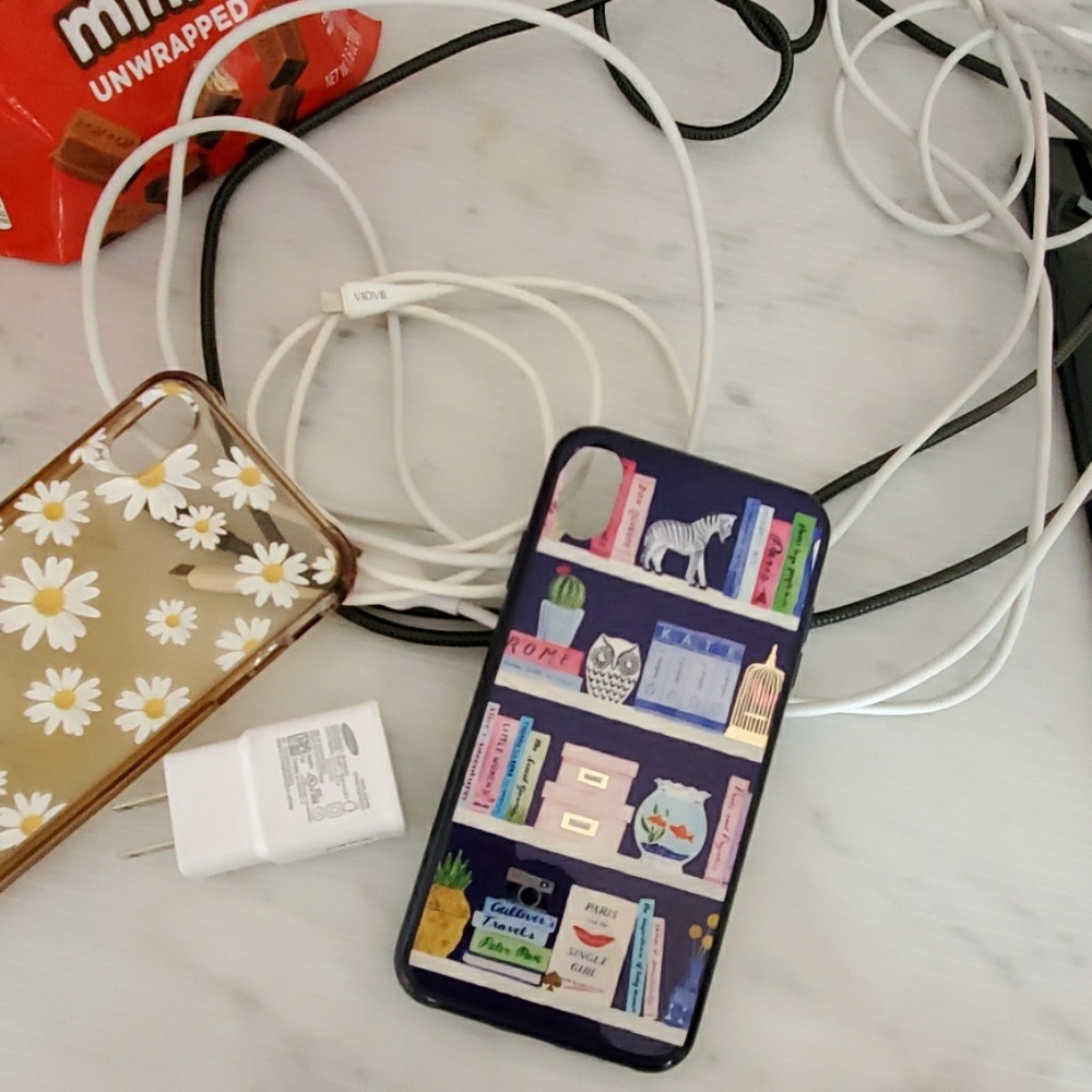 2 cases and 3 long length charges iPhone xs max
